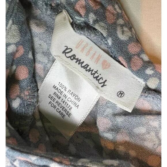 Urban Romantics Shirt Womens Medium Grey Cropped Short Sleeve Polka Dots Y2K - Picture 7 of 7